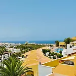 Brisas Seaview - アパート *